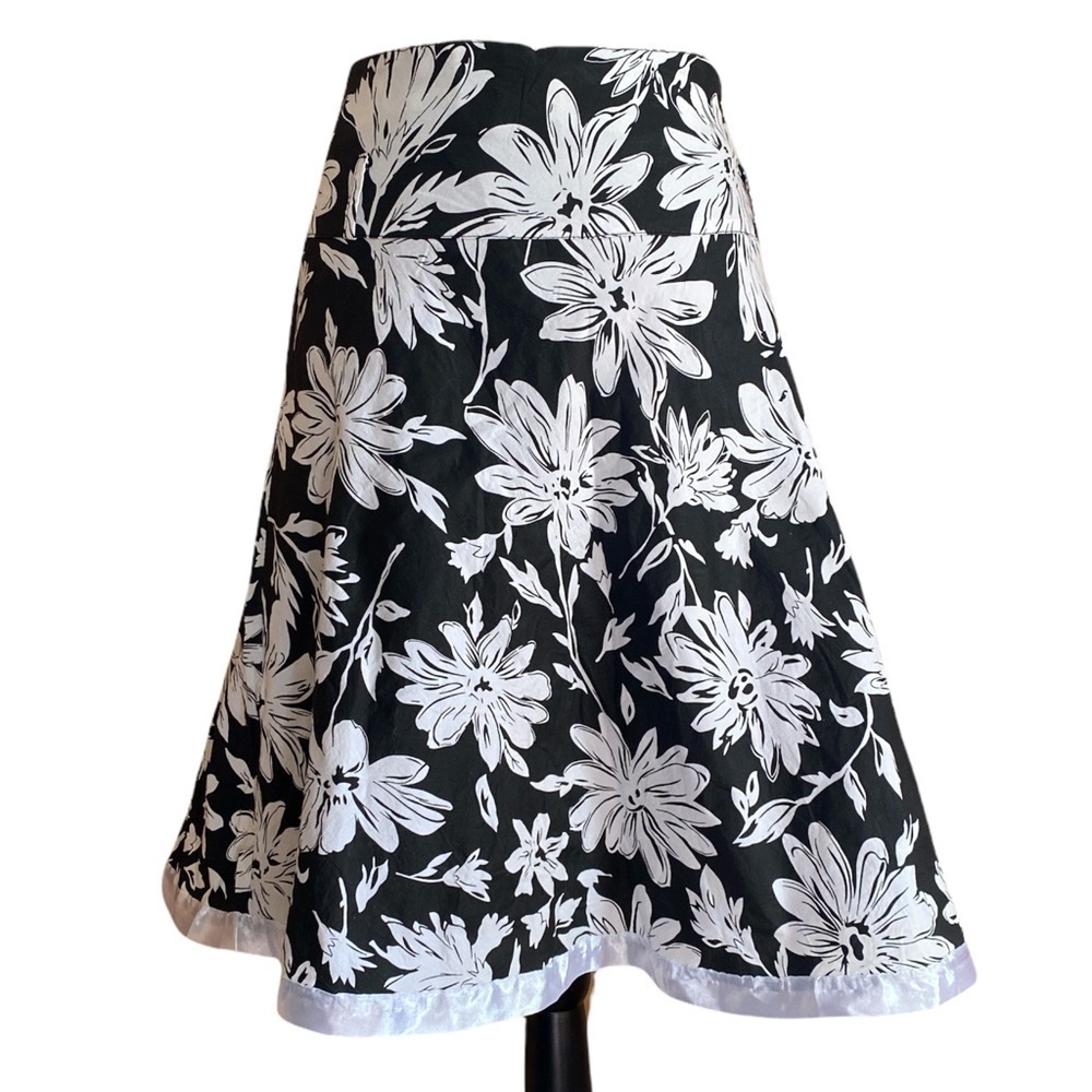 Big floral printed wide waistband flare‎ A skirt black & white size 8
